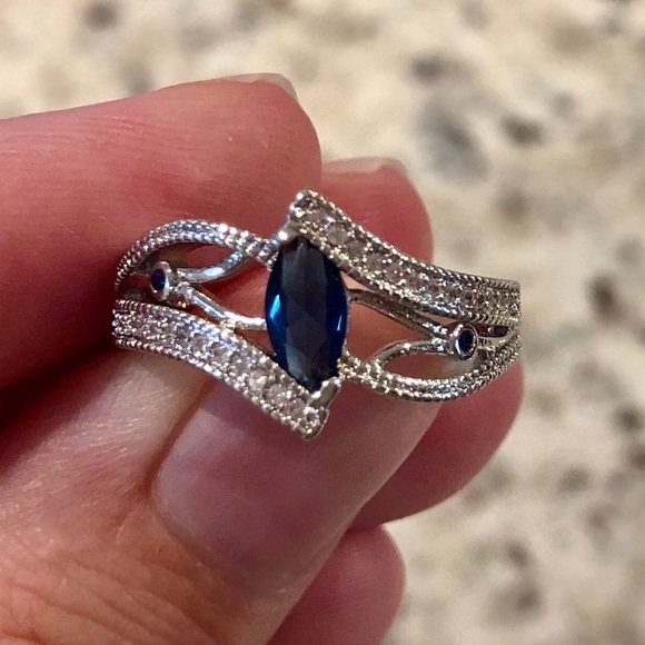 Jewelry - Sapphire ring